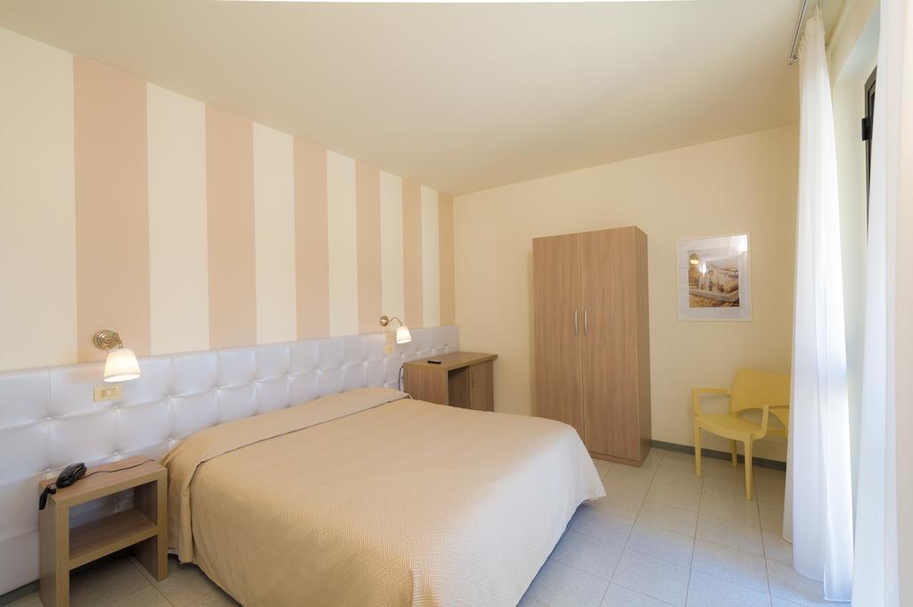 Hotel Gemma Del Mare マリーナ・ディ・ピエトラサンタ エクステリア 写真