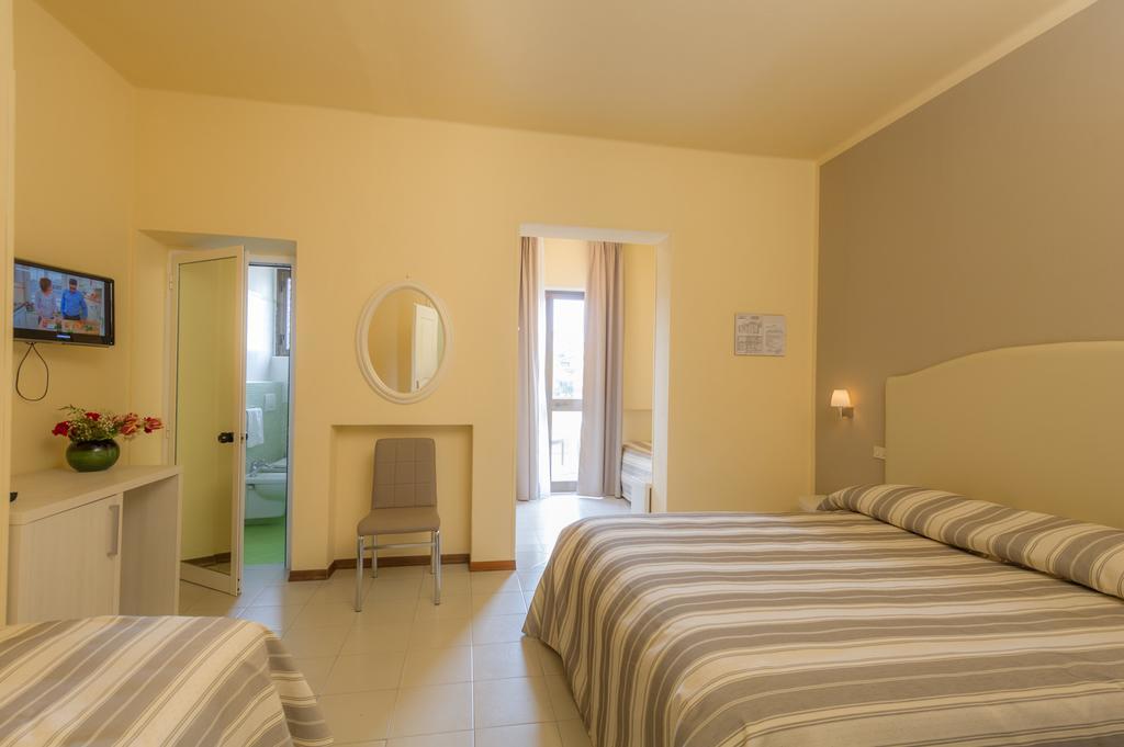 Hotel Gemma Del Mare マリーナ・ディ・ピエトラサンタ エクステリア 写真